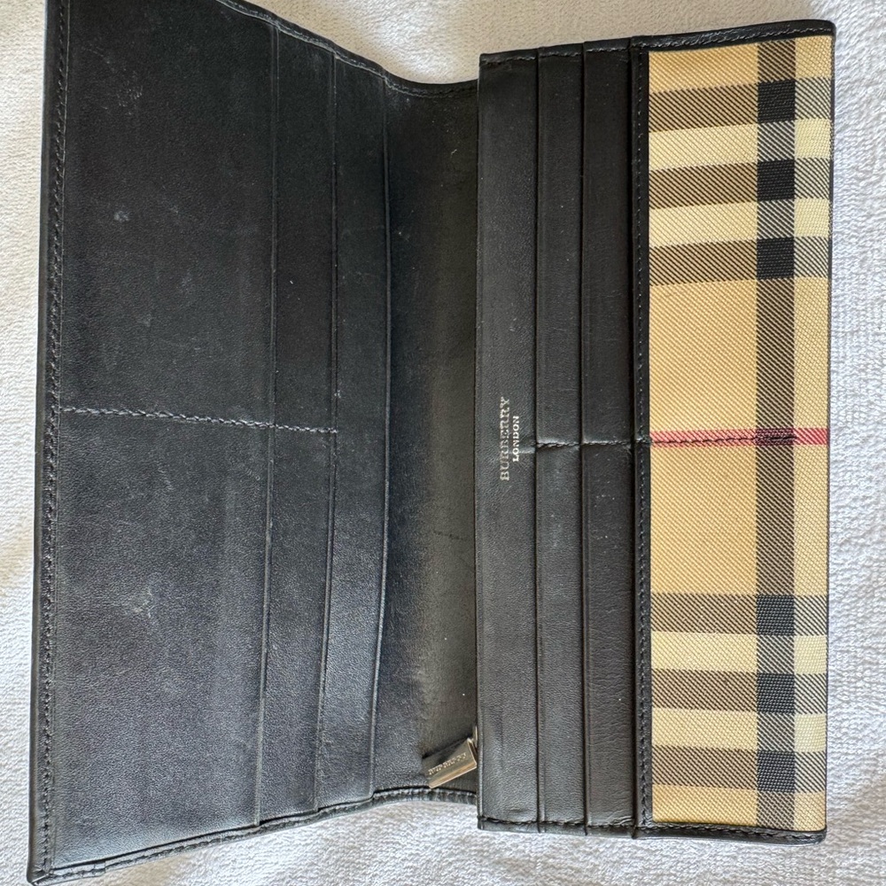 Burberry Black Leather Wallet EUC - Picture 4 of 9